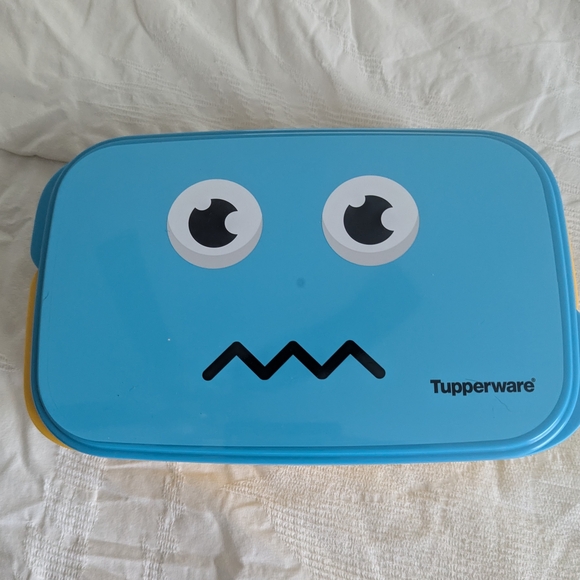 Tupperware Slim Lunch Container - Picture 5 of 7